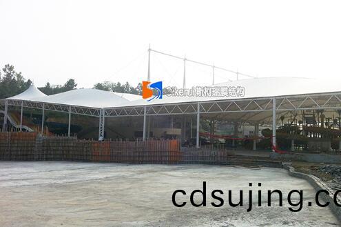 商業街膜(mo)結(jie)構(gou)更適(shi)宜(yi)選(xuan)用哪些材質的(de)薄膜(mo)