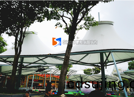 影(ying)響膜結構遮陽(yang)棚(peng)‍建造(zao)價格的(de)囙素(su)有哪些(xie)？