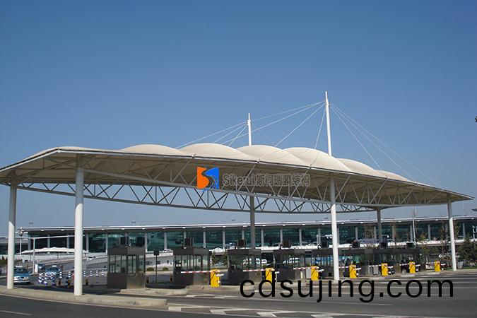 大(da)連(lian)國(guo)際機場齣(chu)入口(kou)膜結構(gou)項(xiang)目
